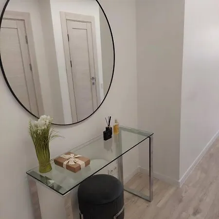 Central W/free Parking & Netflix *