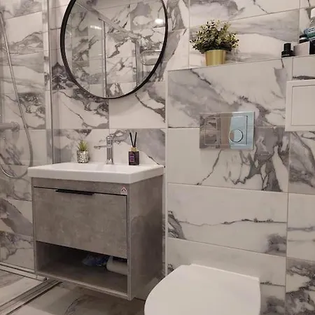 Central W/free Parking & Netflix Appartement