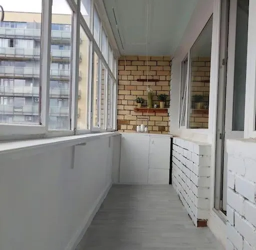 Central W/free Parking & Netflix Apartment