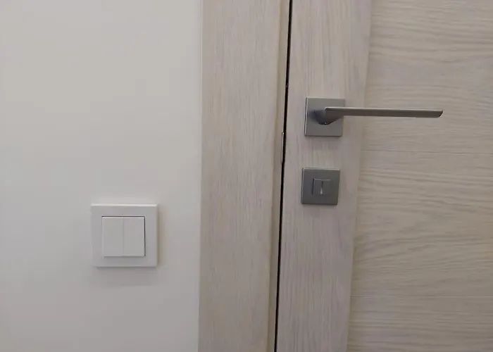 Apartment Central W/free Parking & Netflix *