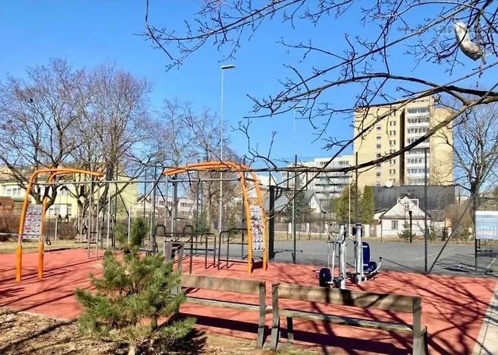 Central W/free Parking & Netflix Apartment *