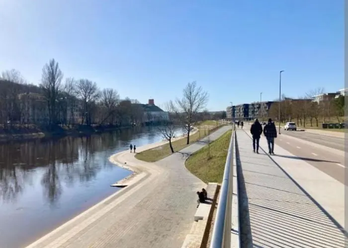 Central W/free Parking & Netflix Διαμέρισμα