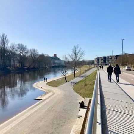 Central W/free Parking & Netflix Апартаменты